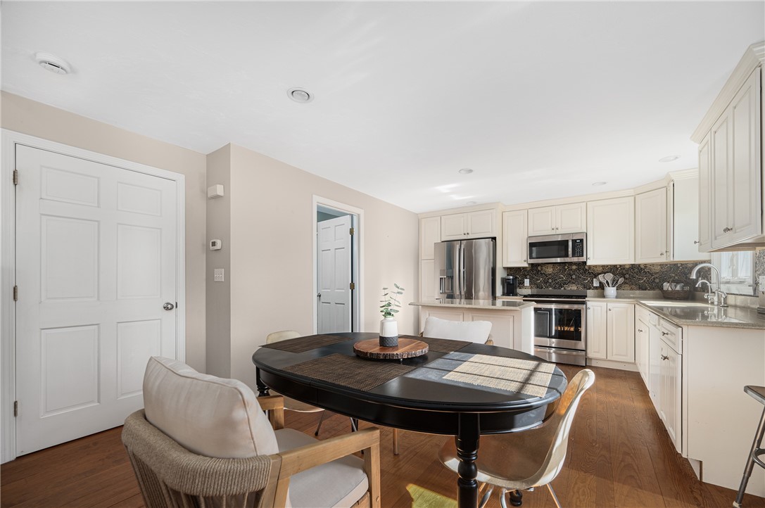 318 Sutton Street Uxbridge, MA 01569 - Photo 9 of 24