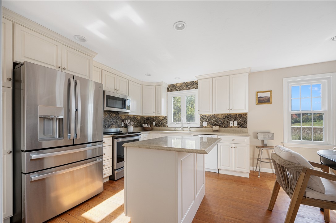 318 Sutton Street Uxbridge, MA 01569 - Photo 10 of 24