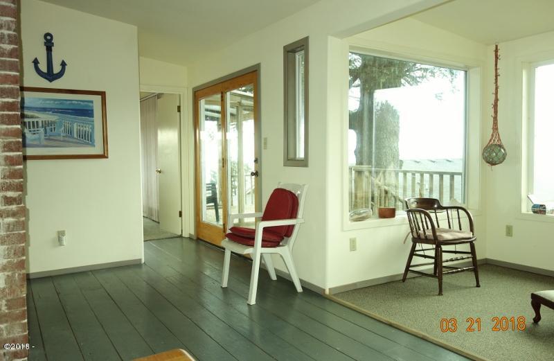 25 Southwest Briscoe Street Depoe Bay, OR 97341 - Photo 15 of 31 Tracy 022 (800x521)