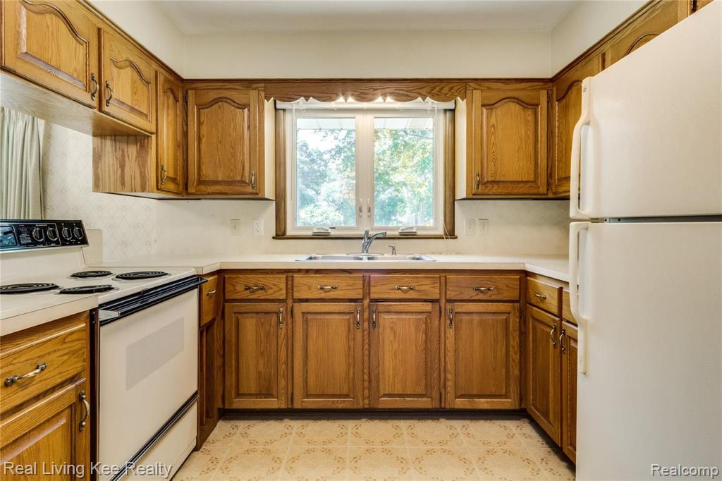 2361 Oklahoma Avenue Rochester Hills, MI 48309 - Photo 20 of 45