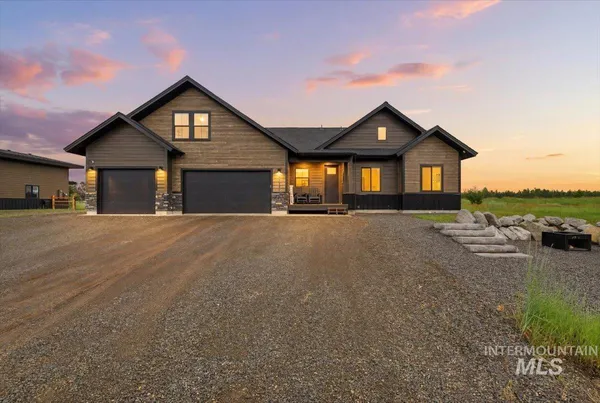$869,999 | 13152 Hawks Bay Road, Donnelly, ID 83615