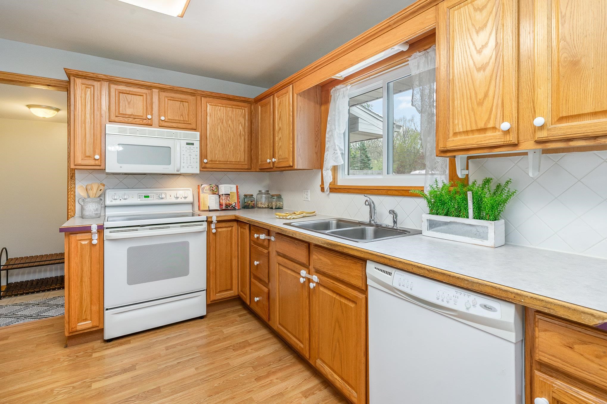 1060 East Stewart Road Midland, MI 48640 - Photo 9 of 39 Gallery Image 9