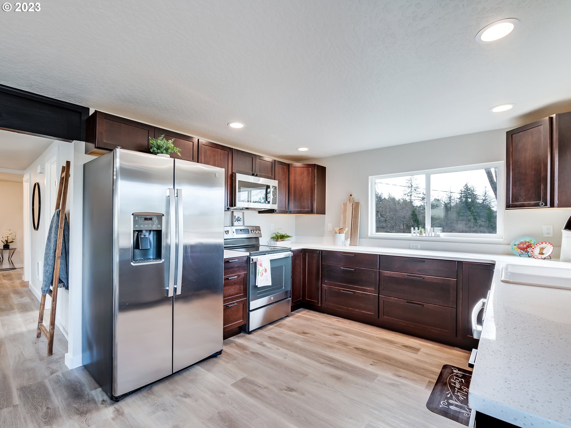 7935 South A Street Springfield, OR 97478 - Photo 11 of 32 Kitchen