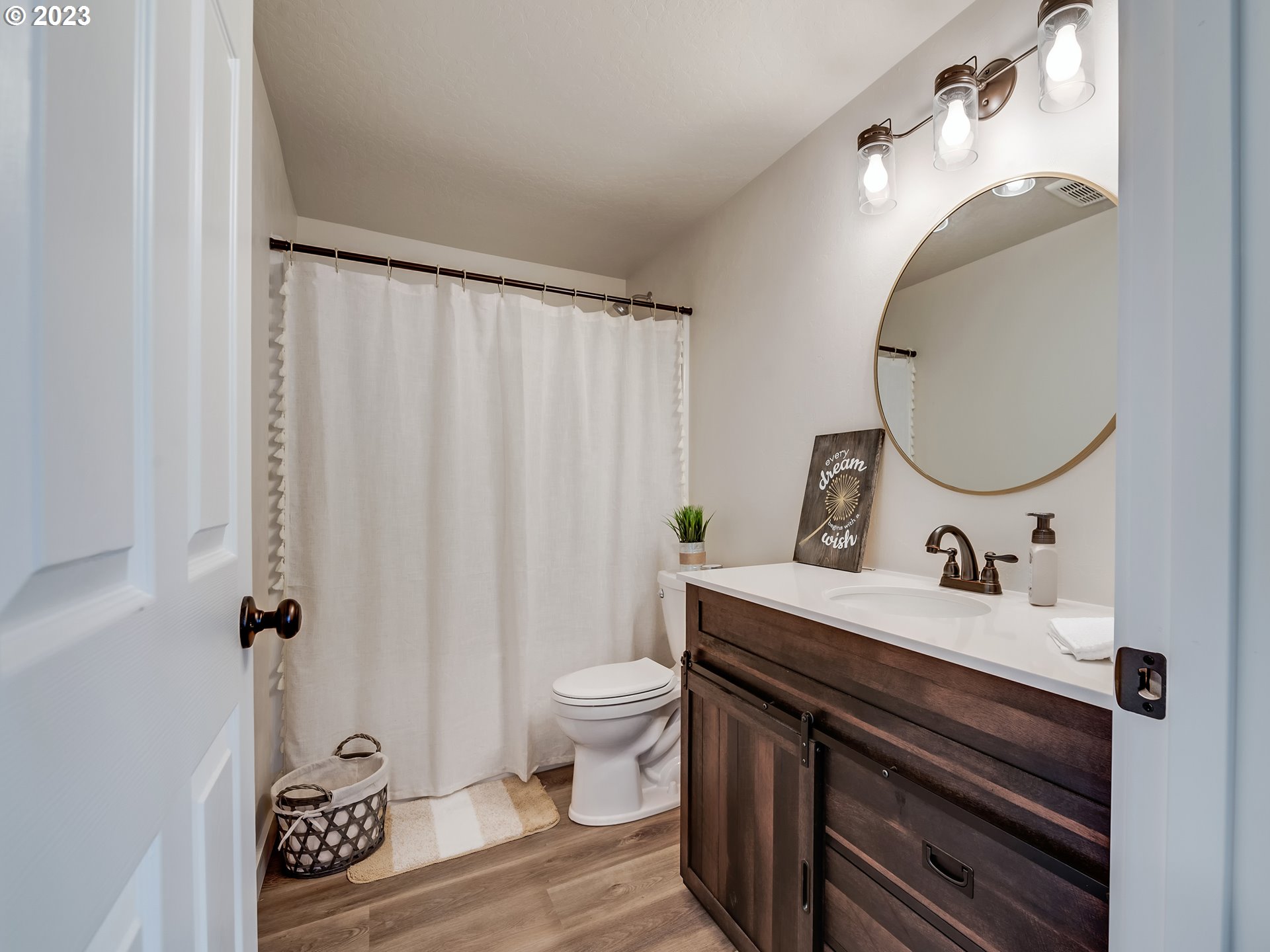 7935 South A Street Springfield, OR 97478 - Photo 13 of 32 Bathroom