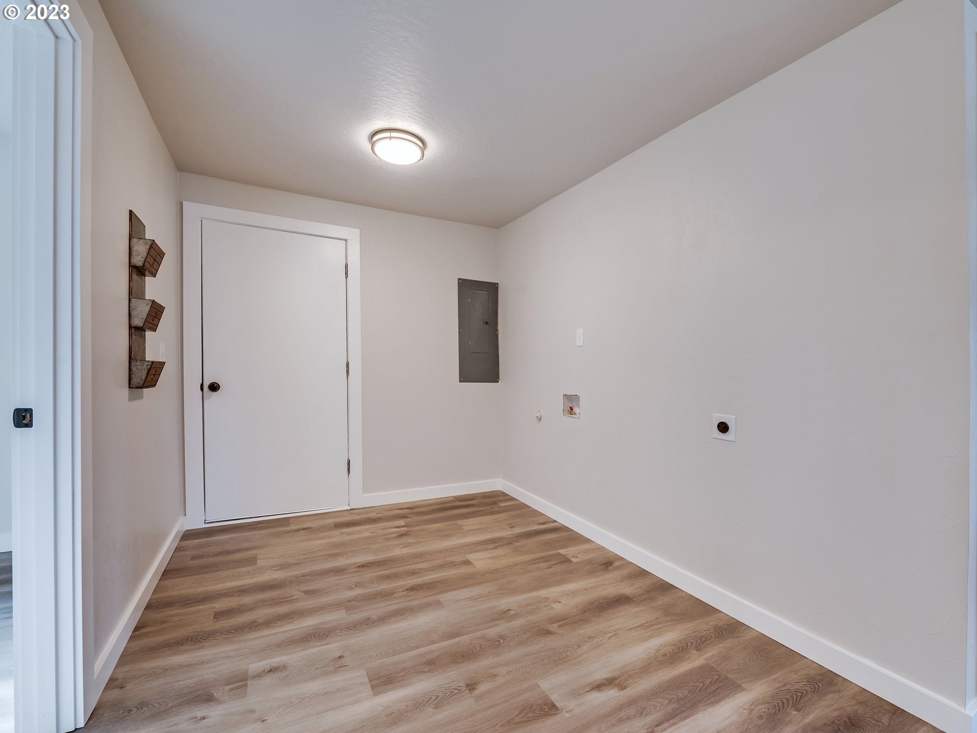 7935 South A Street Springfield, OR 97478 - Photo 15 of 32 Utility Room