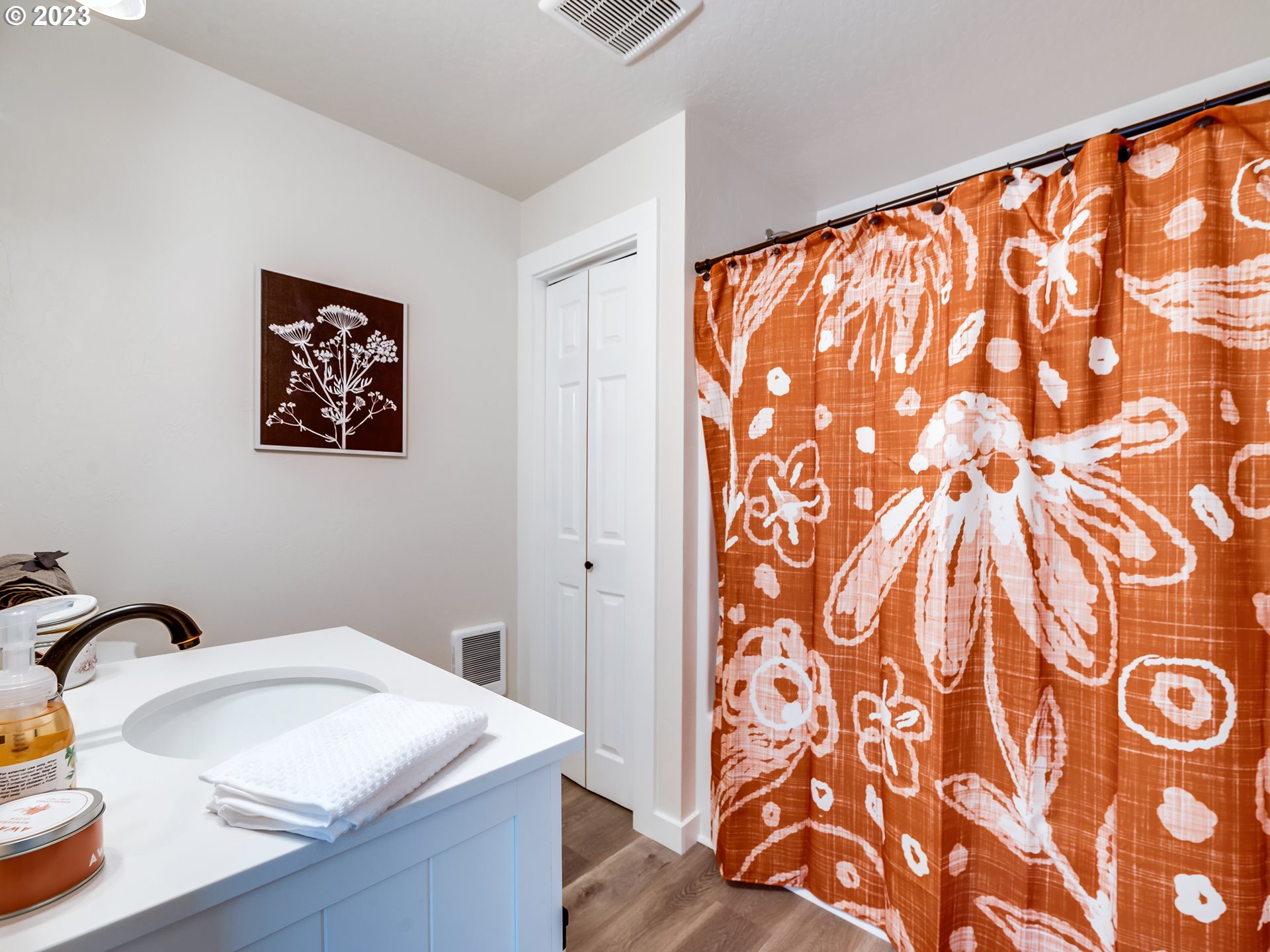 7935 South A Street Springfield, OR 97478 - Photo 21 of 32 Bathroom