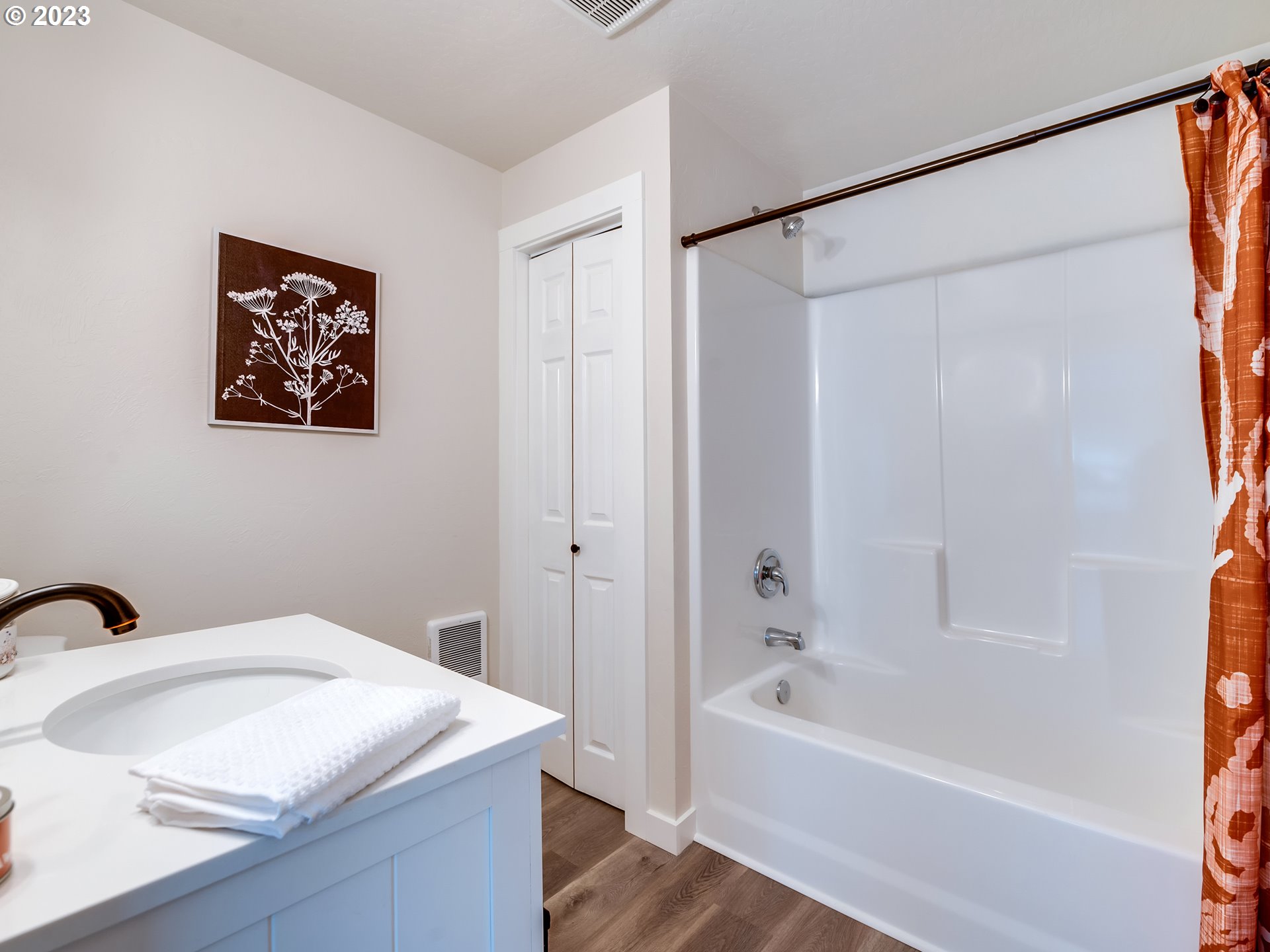 7935 South A Street Springfield, OR 97478 - Photo 22 of 32 Bathroom
