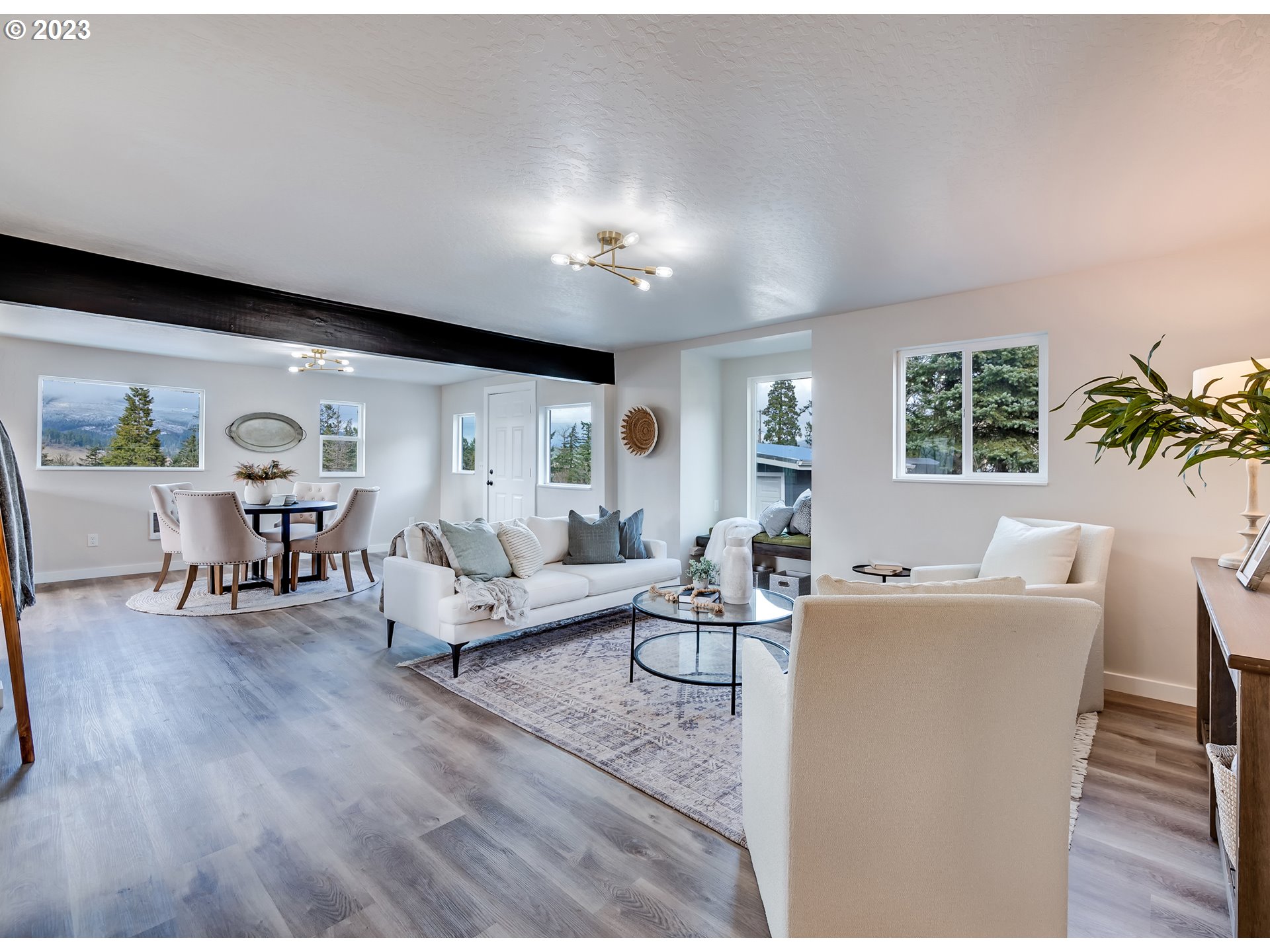 7935 South A Street Springfield, OR 97478 - Photo 5 of 32 Living Room/Dining Room