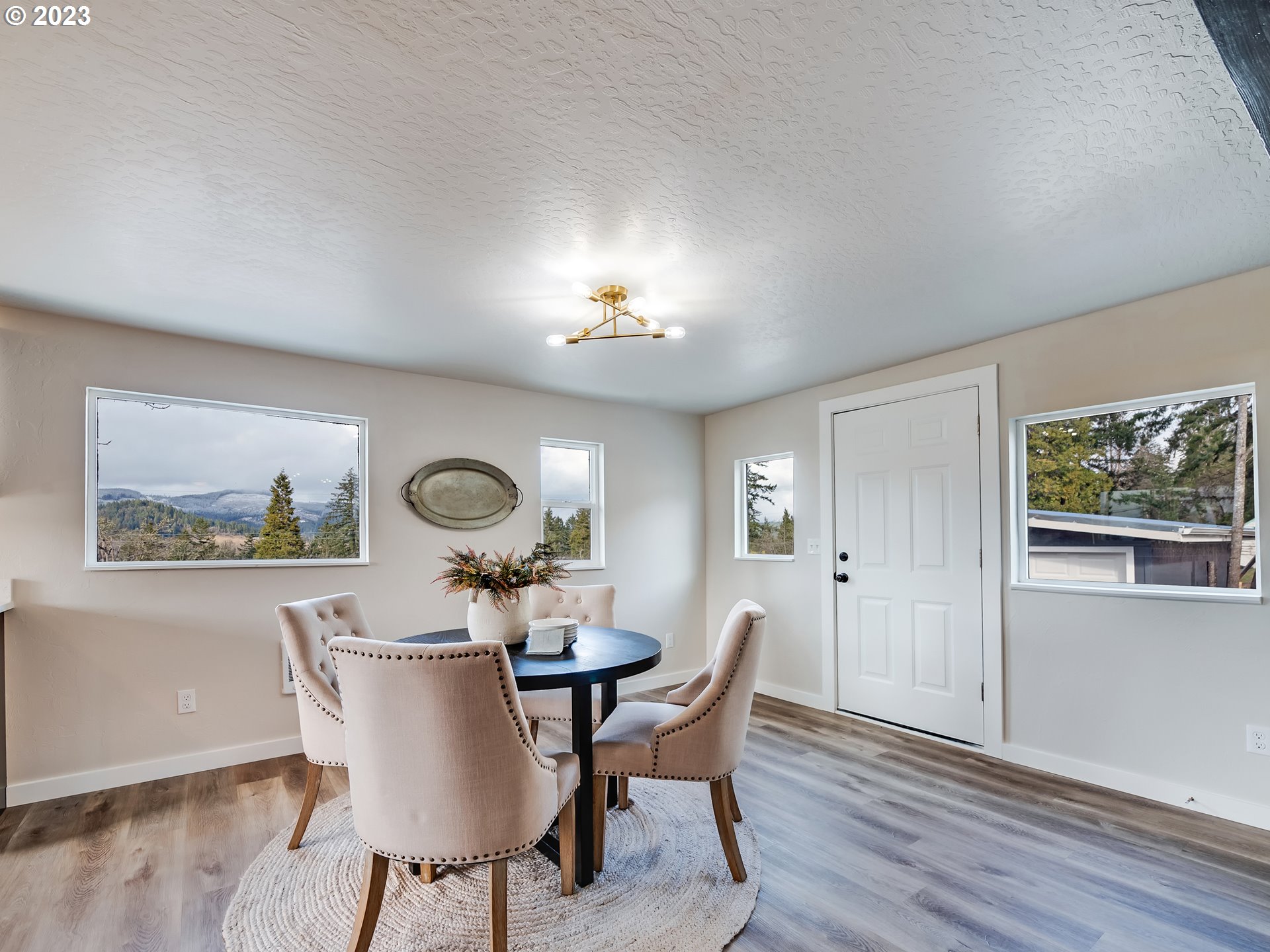 7935 South A Street Springfield, OR 97478 - Photo 7 of 32 Dining Area