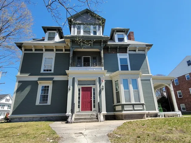 $1,850 | 172 Nesmith Street, Unit 1, Lowell, MA 01852