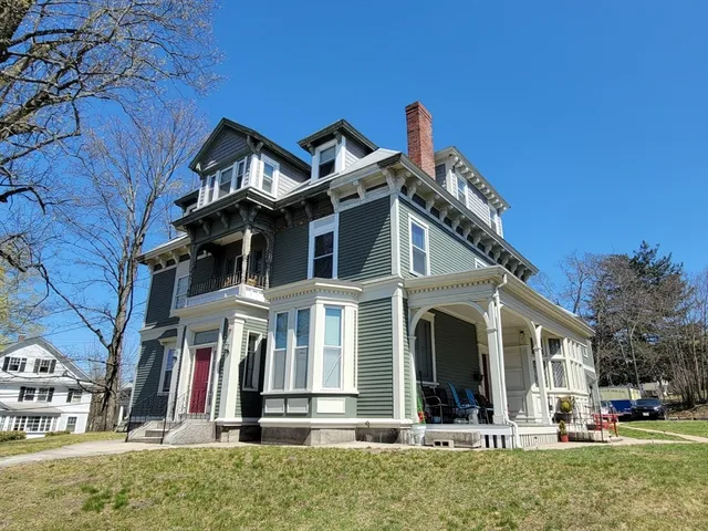 $1,850 | 172 Nesmith Street, Unit 1, Lowell, MA 01852