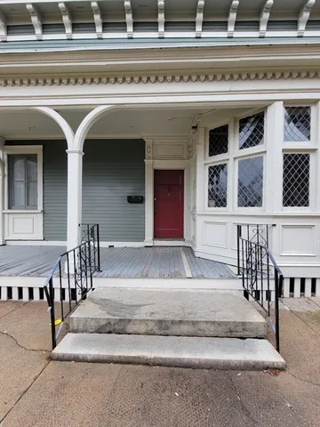 $1,850 | 172 Nesmith Street, Unit 1, Lowell, MA 01852