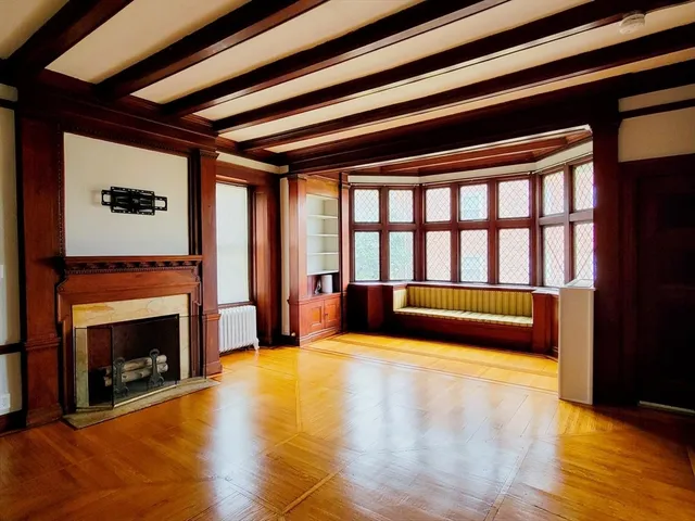 $1,850 | 172 Nesmith Street, Unit 1, Lowell, MA 01852