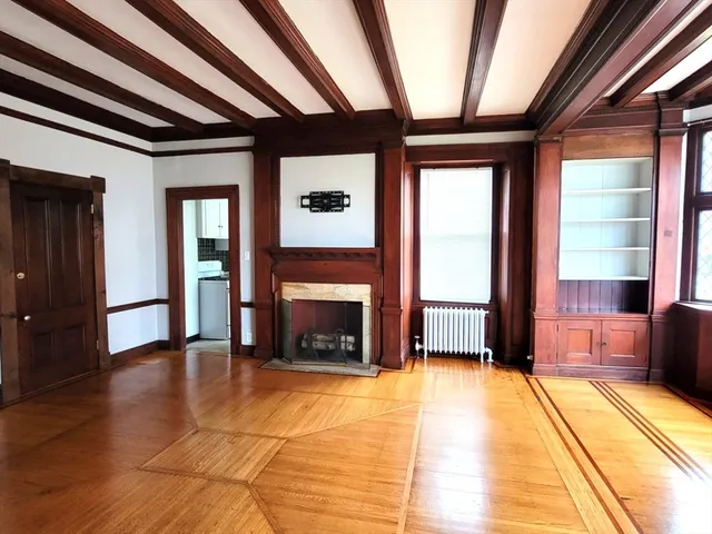 $1,850 | 172 Nesmith Street, Unit 1, Lowell, MA 01852