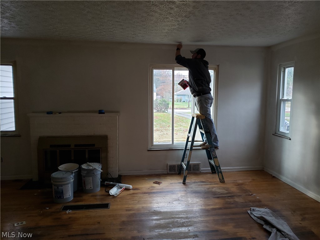 10347 Prospect Road Strongsville, OH 44149 - Photo 6 of 21 LR being painted Ceilings are already done!