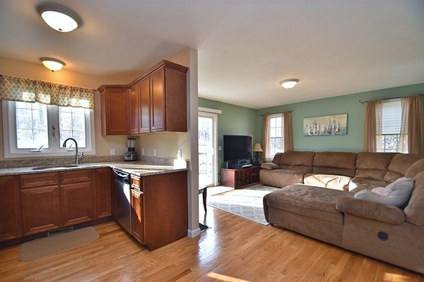 20 Duluth Street Worcester, MA 01604 - Photo 5 of 25