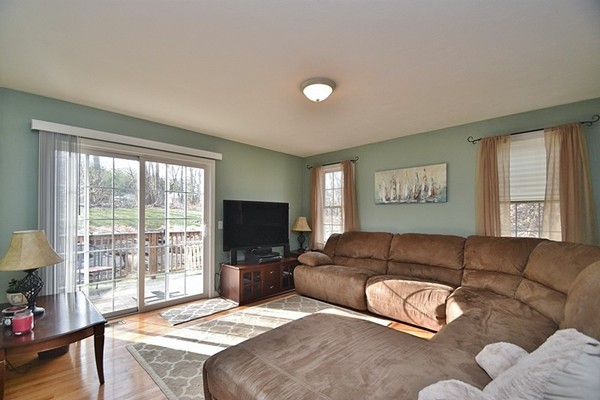 20 Duluth Street Worcester, MA 01604 - Photo 6 of 25