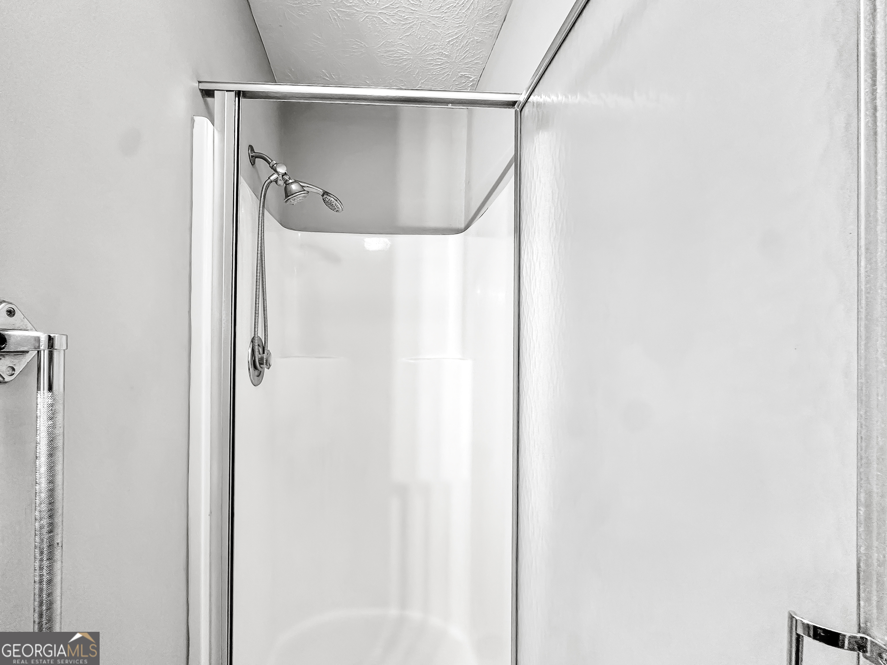 290 Cornwallis Way Fayetteville, GA 30214 - Photo 12 of 18 a bathroom with a glass shower door