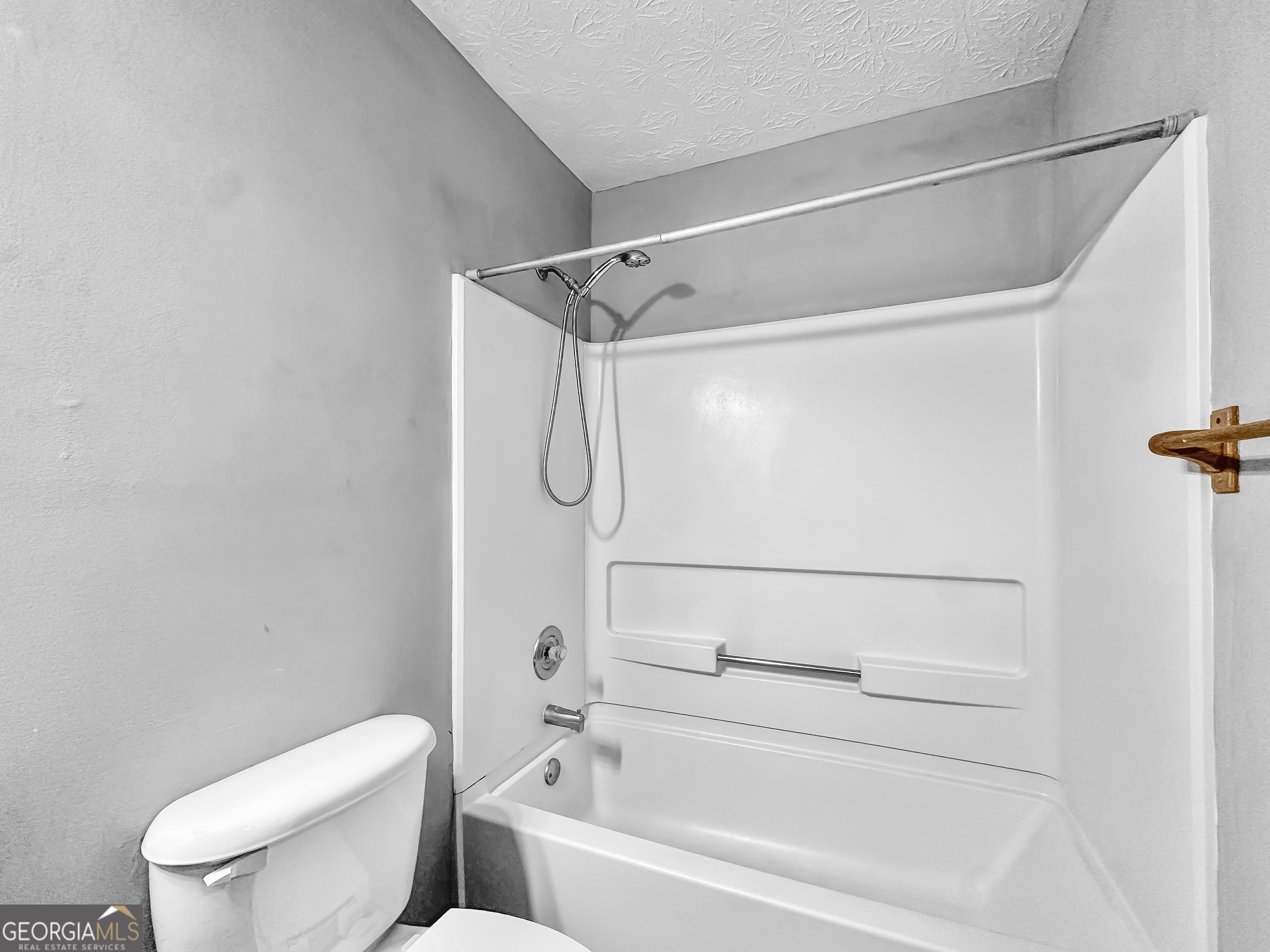 290 Cornwallis Way Fayetteville, GA 30214 - Photo 15 of 18 a bathroom with a shower a toilet and a shower