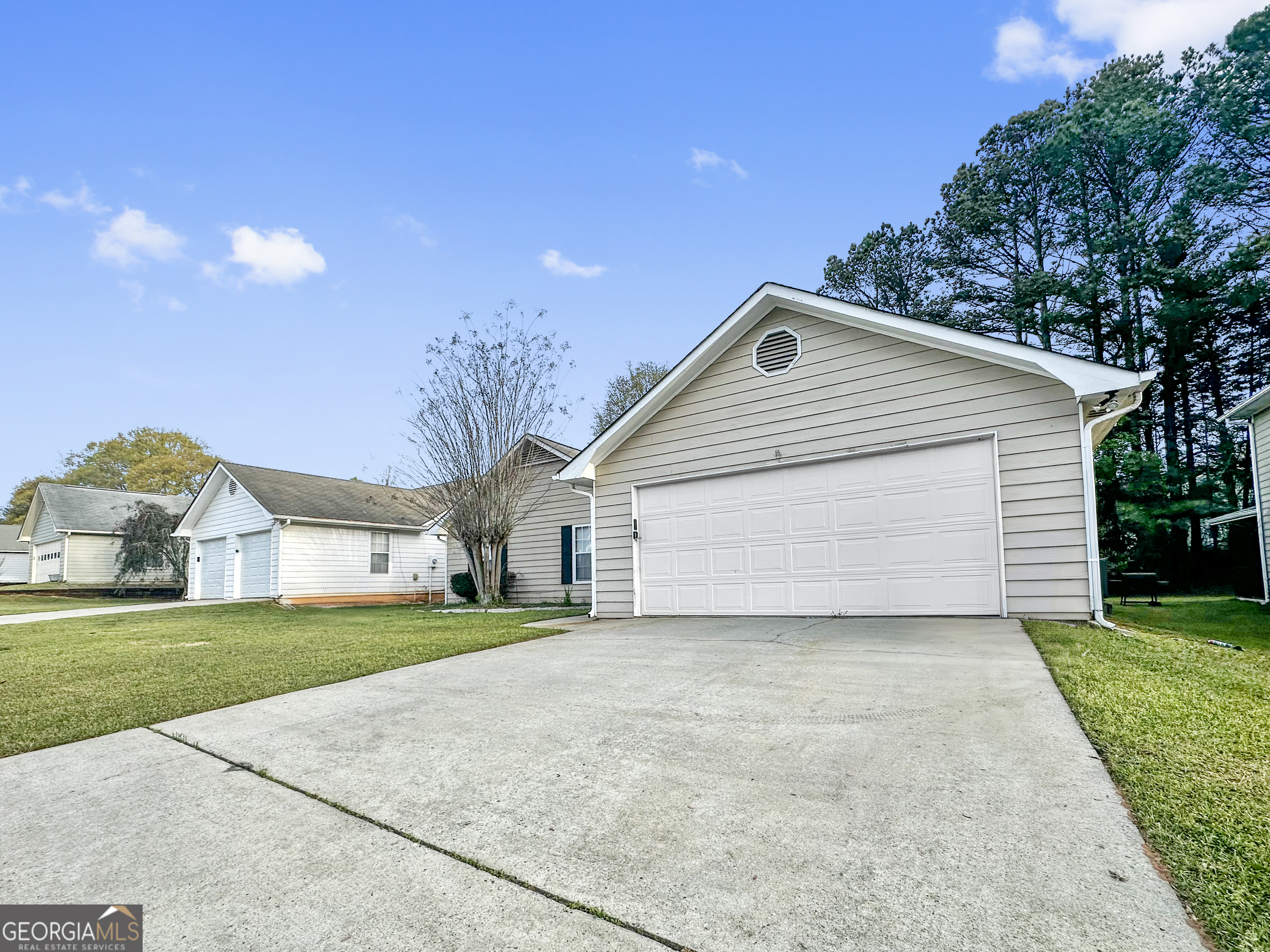 290 Cornwallis Way Fayetteville, GA 30214 - Photo 2 of 18 a view of a house with a yard and garage