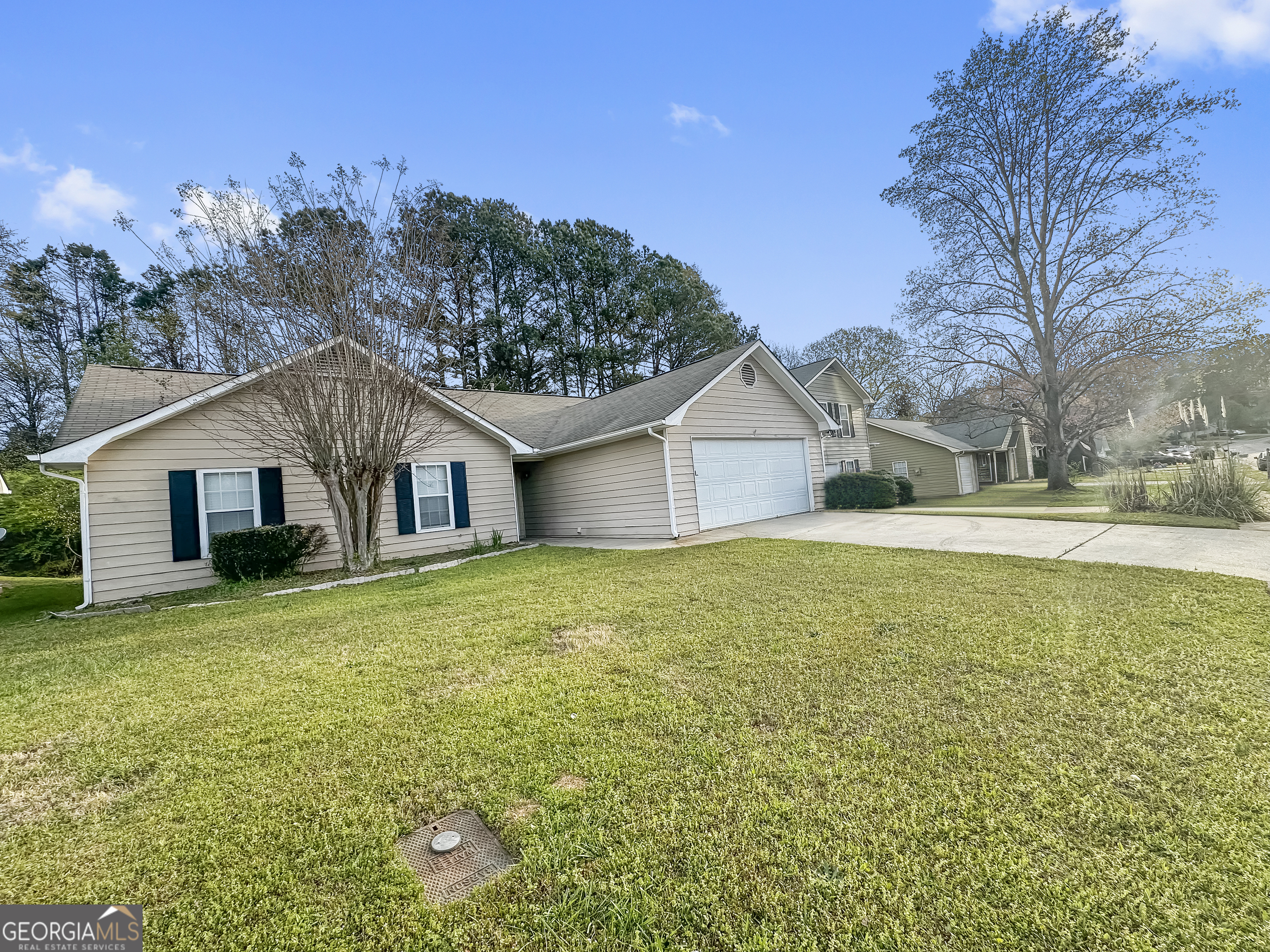 290 Cornwallis Way Fayetteville, GA 30214 - Photo 3 of 18 a front view of house with yard and trees in the background