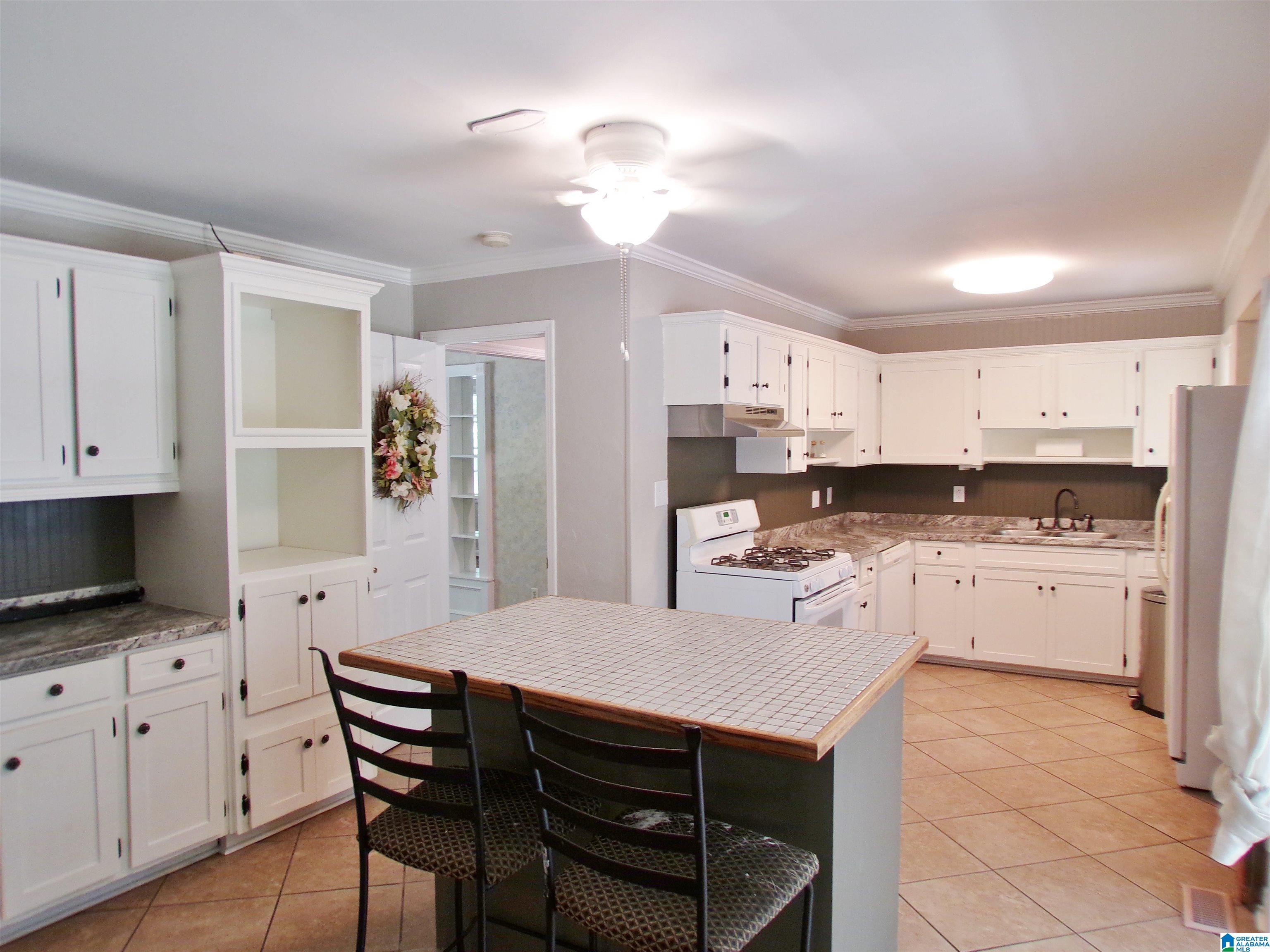 601 Glade Road East Anniston, AL 36206 - Photo 4 of 93 Gallery Image 4