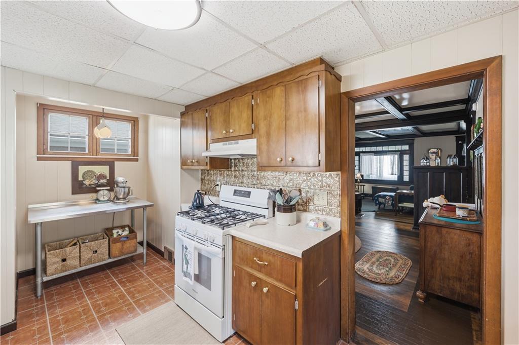 161 James Street Springdale, PA 15144 - Photo 10 of 26 Kitchen