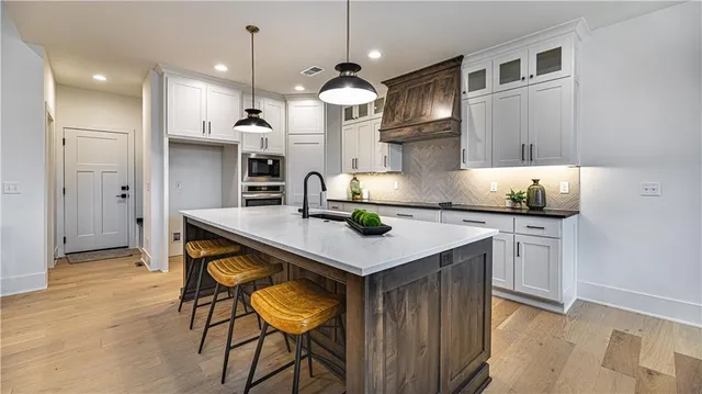 $799,000 | 119 Teton Ridge, Lake Winnebago, MO 64034