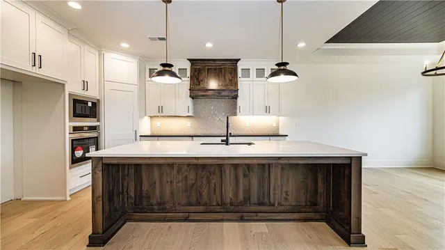 $799,000 | 119 Teton Ridge, Lake Winnebago, MO 64034