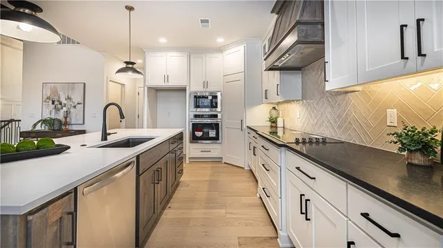 $799,000 | 119 Teton Ridge, Lake Winnebago, MO 64034