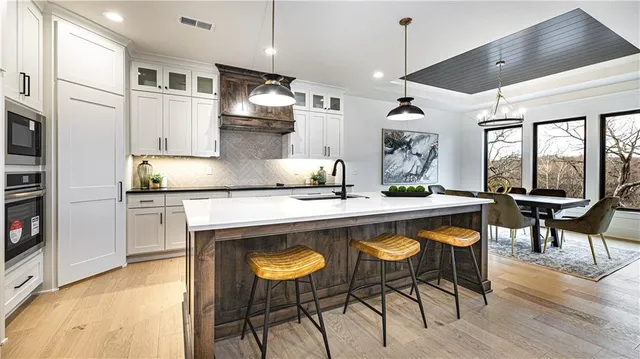 $799,000 | 119 Teton Ridge, Lake Winnebago, MO 64034