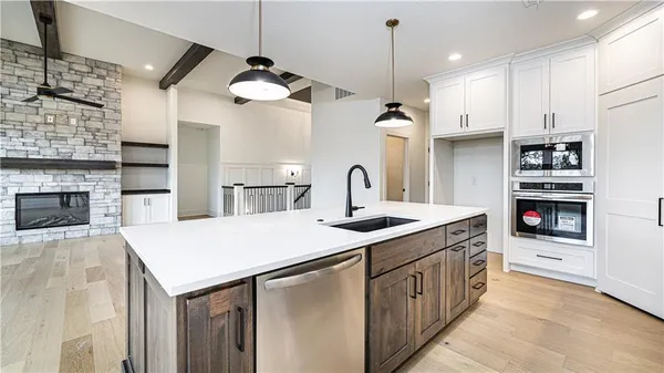 $795,000 | 119 Teton Ridge, Lake Winnebago, MO 64034