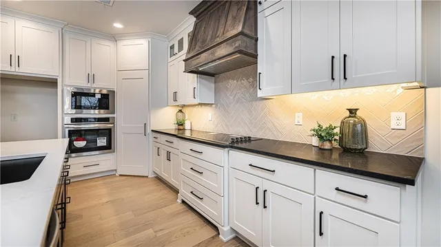 $799,000 | 119 Teton Ridge, Lake Winnebago, MO 64034