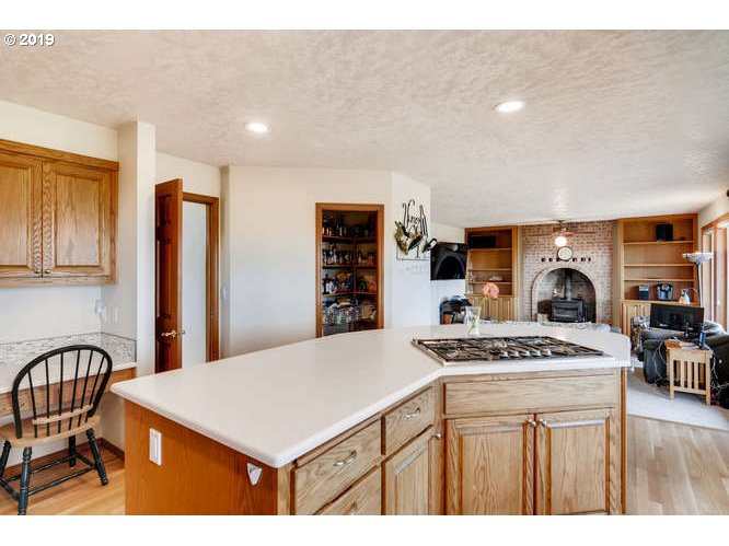 13848 Southwest Whitmore Road Hillsboro, OR 97123 - Photo 11 of 29 a kitchen that has a stove a table and chairs in it