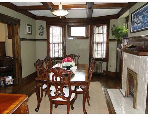 43 Ralston Place Mt. Lebanon, PA 15216 - Photo 6 of 18 Dining Room. CROWN MOLDING, BAY WINDOW, CHINA BUILT-INS & COFFERED CEILING ENHANCE THE ROOM S BEAUTY