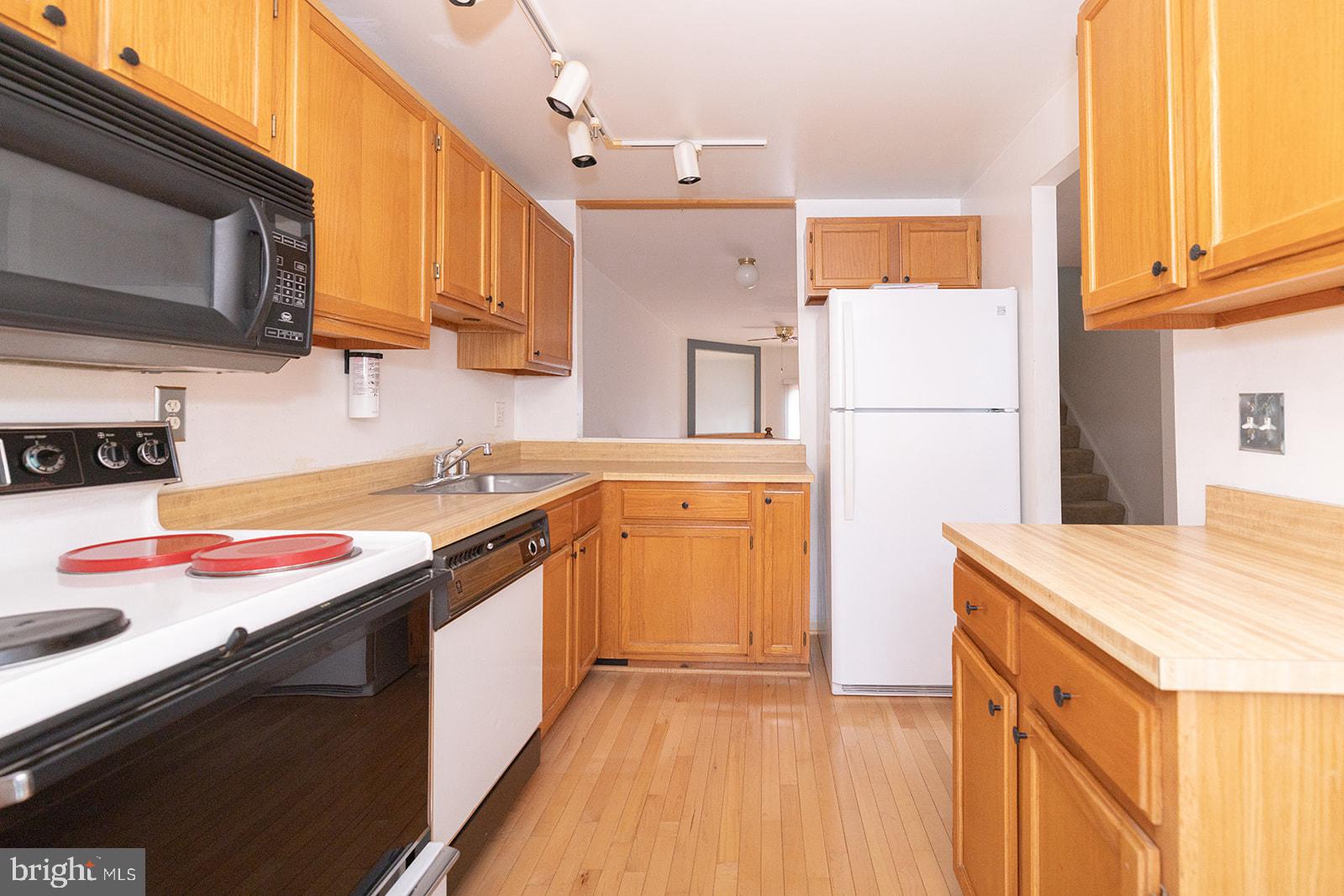 1703 Whisperhill Drive Reston, VA 20194 - Photo 11 of 26