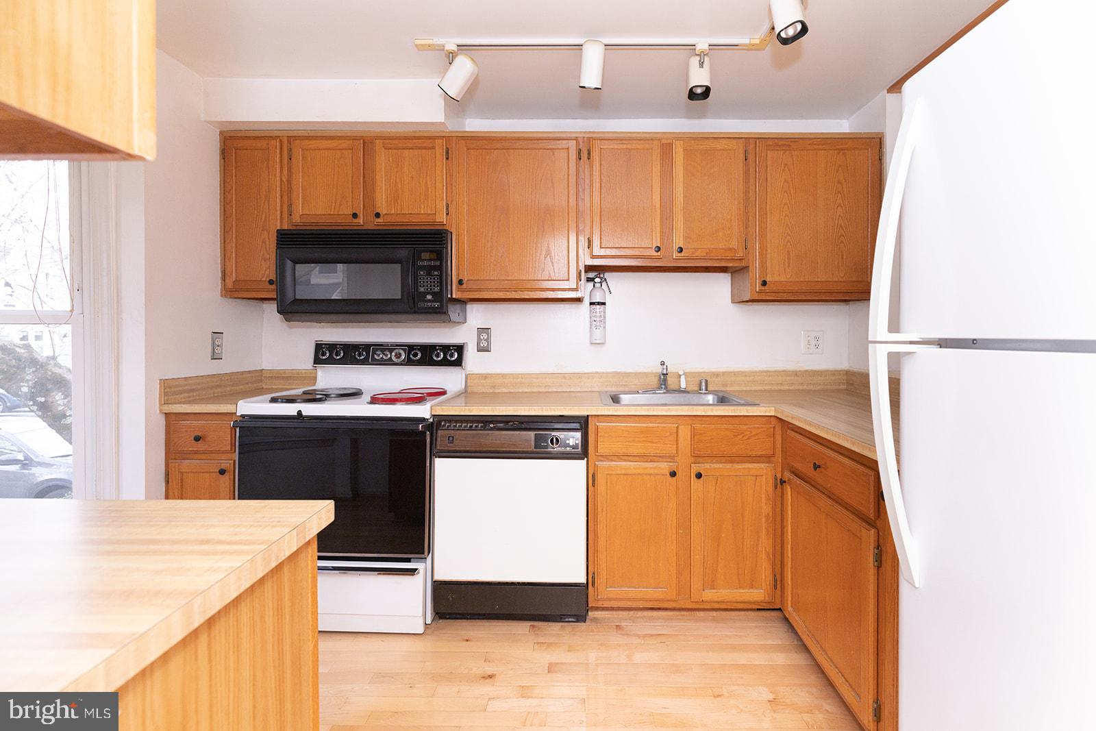 1703 Whisperhill Drive Reston, VA 20194 - Photo 9 of 26