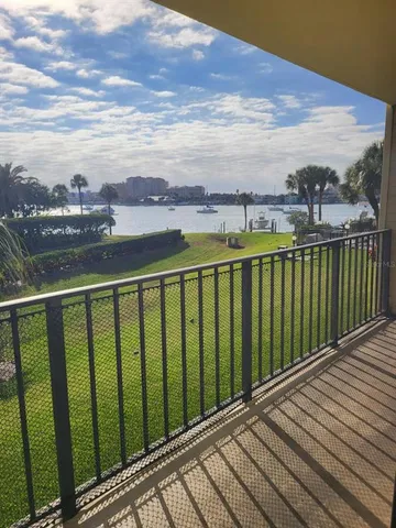$3,000 | 650 Island Way, Unit 208, Clearwater, FL 33767