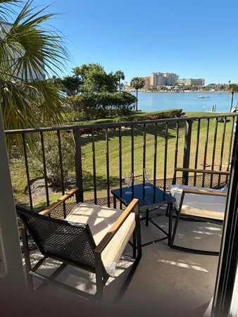 $3,000 | 650 Island Way, Unit 208, Clearwater, FL 33767