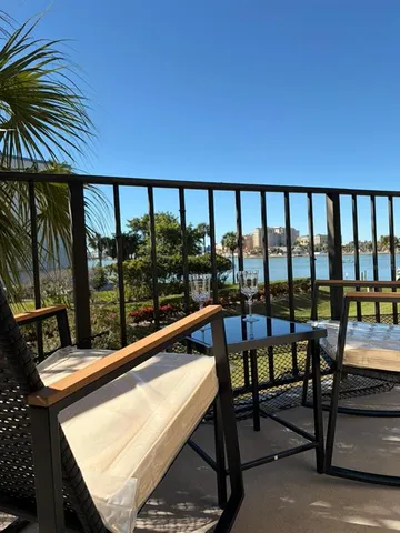 $3,000 | 650 Island Way, Unit 208, Clearwater, FL 33767