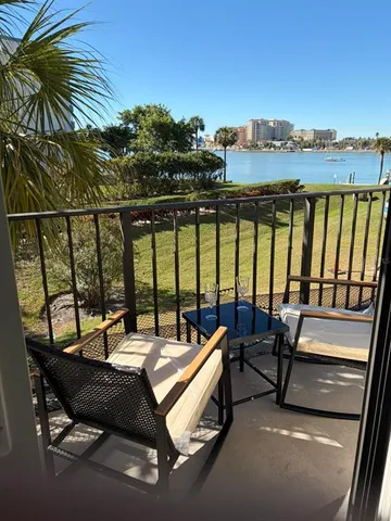 $3,000 | 650 Island Way, Unit 208, Clearwater, FL 33767
