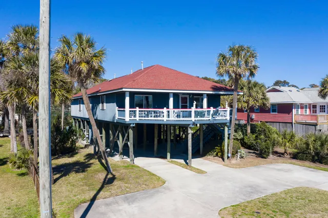 $1,575,000 | 716 East Arctic Avenue, Folly Beach, SC 29439