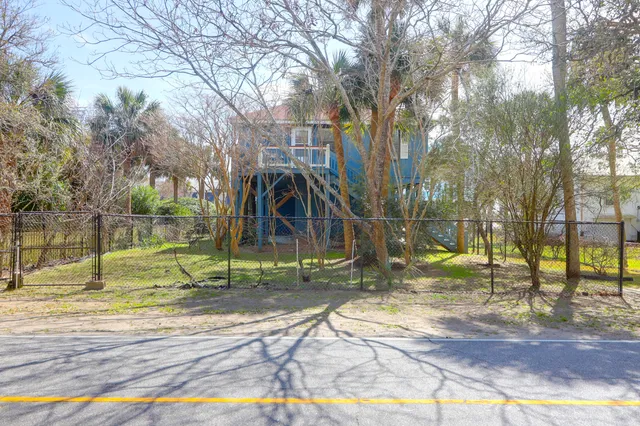 $1,575,000 | 716 East Arctic Avenue, Folly Beach, SC 29439