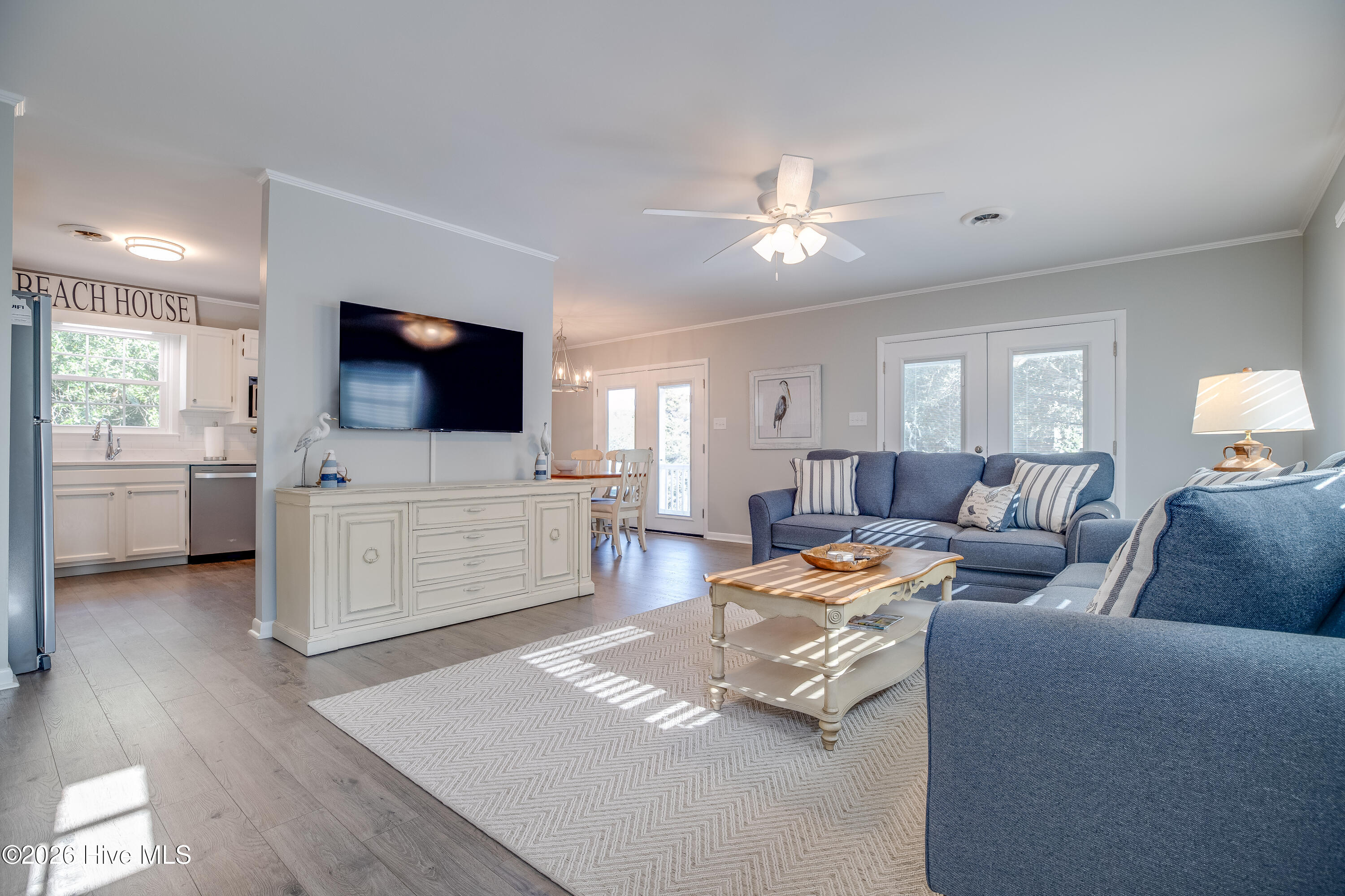 108 Hoffman Beach Road Atlantic Beach, NC 28512 - Photo 5 of 42 Living1