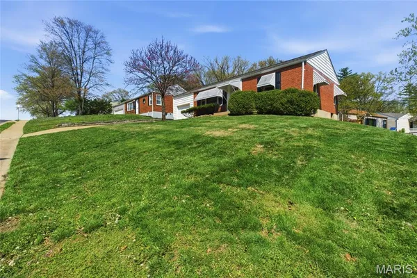 $260,000 | 1550 Grant Road, Webster Groves, MO 63119
