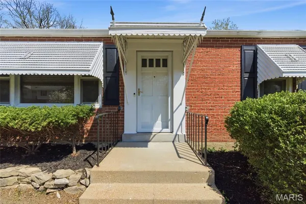 $260,000 | 1550 Grant Road, Webster Groves, MO 63119