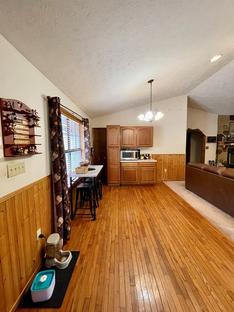 1050 Powder Springs Road Sevierville, TN 37876 - Photo 5 of 33 a living room with furniture and wooden floor