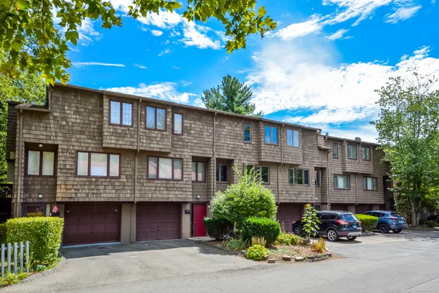 $232,000 | 32 Towne House Road, Unit 32, Hamden, CT 06514