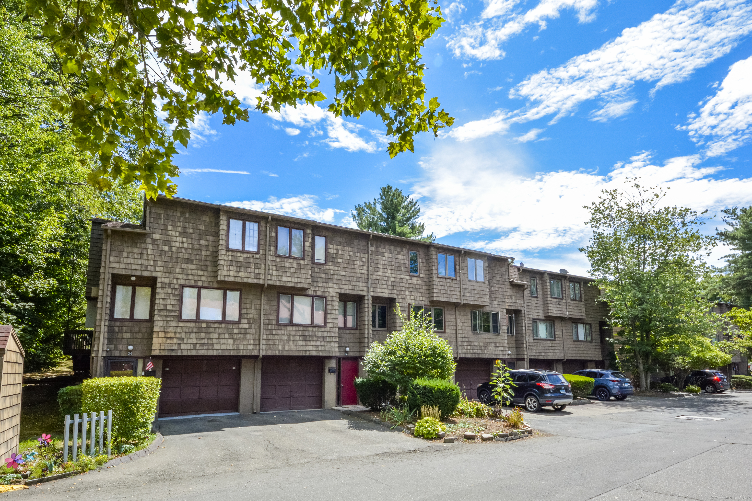 32 Towne House Road, Unit 32 Hamden, CT 06514 - Photo 35 of 35 a front view of a house with a garden