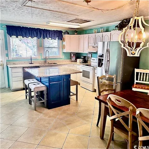 $724,900 | 329 59th Avenue North, North Myrtle Beach, SC 29582